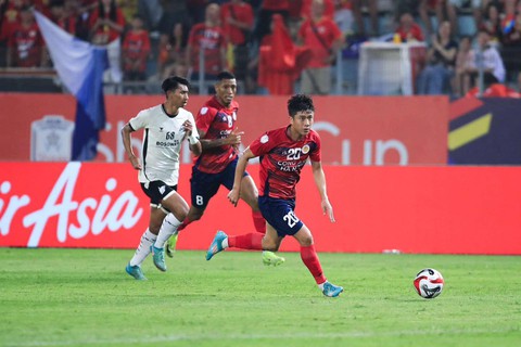 Chu Thanh Huyền lộ diện sau nghi vẫn thẩm mỹ, bị dân mạng nhắc vụ"rồng tôm", thái độ với mẹ Quang Hải gây chú ý - Ảnh 6. Chu Thanh Huyền lộ diện sau nghi vẫn thẩm mỹ, bị dân mạng nhắc vụ"rồng tôm", thái độ với mẹ Quang Hải gây chú ý - Ảnh 6.