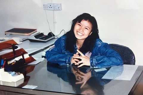 Chu Quần Phi - Từ cô gái "công xưởng" đến nữ tỷ phú giàu nhất Trung Quốc không mang danh "người thừa kế" - Ảnh 3. Chu Quần Phi - Từ cô gái "công xưởng" đến nữ tỷ phú giàu nhất Trung Quốc không mang danh "người thừa kế" - Ảnh 3.
