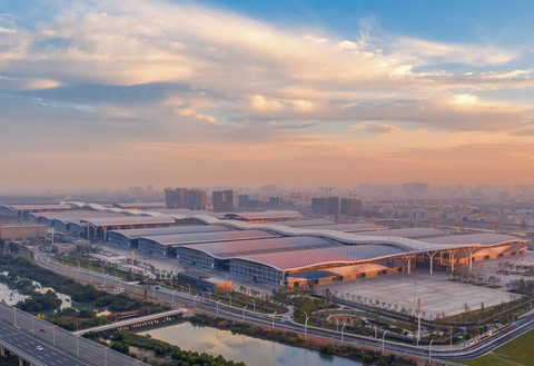 Tốn 10,5 tháng thi công siêu dự án top 10 thế giới ở Việt Nam: Xô đổ kỷ lục, bỏ xa Thâm Quyến, Thượng Hải - Ảnh 3. Tốn 10,5 tháng thi công siêu dự án top 10 thế giới ở Việt Nam: Xô đổ kỷ lục, bỏ xa Thâm Quyến, Thượng Hải - Ảnh 3.
