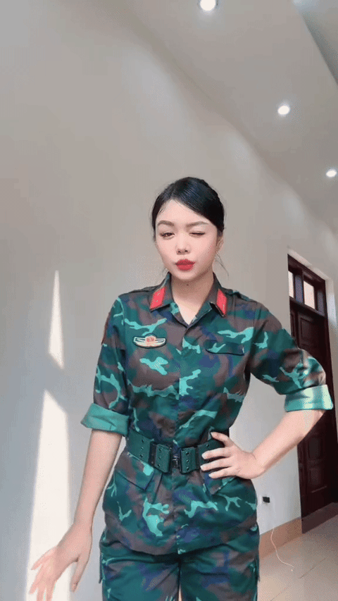 Trung úy Ngô Lâm Phương bất ngờ nổi tiếng mạng xã hội quốc tế, chính chủ lập tức có phản ứng- Ảnh 1. Trung úy Ngô Lâm Phương bất ngờ nổi tiếng mạng xã hội quốc tế, chính chủ lập tức có phản ứng- Ảnh 1.