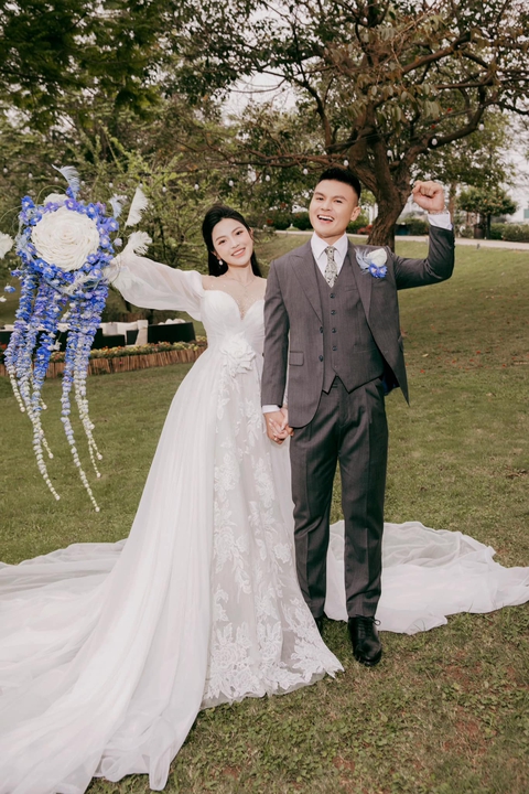 WAG thanh lịch Doãn Hải My và WAG thị phi Chu Thanh Huyền: Cuộc so kè không hồi kết phía sau sân cỏ- Ảnh 4. WAG thanh lịch Doãn Hải My và WAG thị phi Chu Thanh Huyền: Cuộc so kè không hồi kết phía sau sân cỏ- Ảnh 4.