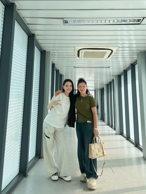 Chu Thanh Huyền trổ tài "nịnh" mẹ Quang Hải, khéo thế này bảo sao dính loạt drama vẫn được mẹ chồng yêu thương - Ảnh 1. Chu Thanh Huyền trổ tài "nịnh" mẹ Quang Hải, khéo thế này bảo sao dính loạt drama vẫn được mẹ chồng yêu thương - Ảnh 1.