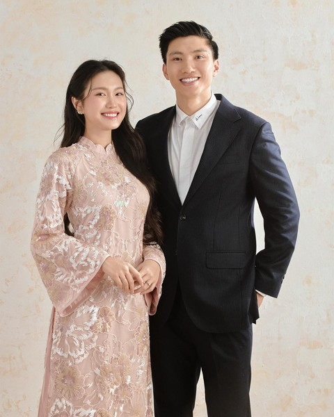 WAG thanh lịch Doãn Hải My và WAG thị phi Chu Thanh Huyền: Cuộc so kè không hồi kết phía sau sân cỏ- Ảnh 2. WAG thanh lịch Doãn Hải My và WAG thị phi Chu Thanh Huyền: Cuộc so kè không hồi kết phía sau sân cỏ- Ảnh 2.