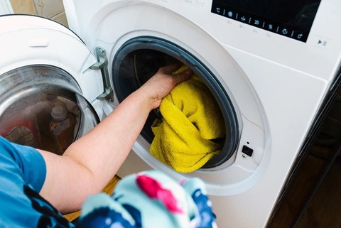 3 sai lầm khi dùng máy giặt khiến chu trình giặt kéo dài - Ảnh 2. 3 sai lầm khi dùng máy giặt khiến chu trình giặt kéo dài - Ảnh 2.