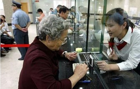 Cảnh báo riêng cho người cao tuổi: Chọn 4 chữ này trên sổ tiết kiệm có thể gây tình trạng giảm lãi - Ảnh 1.