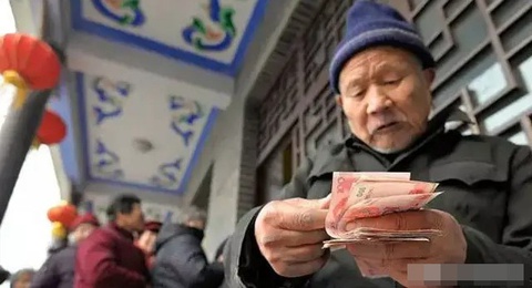 Cảnh báo riêng cho người cao tuổi: Chọn 4 chữ này trên sổ tiết kiệm có thể gây tình trạng giảm lãi - Ảnh 2.