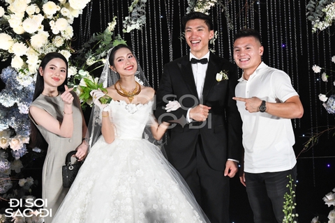 WAG thanh lịch Doãn Hải My và WAG thị phi Chu Thanh Huyền: Cuộc so kè không hồi kết phía sau sân cỏ- Ảnh 7. WAG thanh lịch Doãn Hải My và WAG thị phi Chu Thanh Huyền: Cuộc so kè không hồi kết phía sau sân cỏ- Ảnh 7.