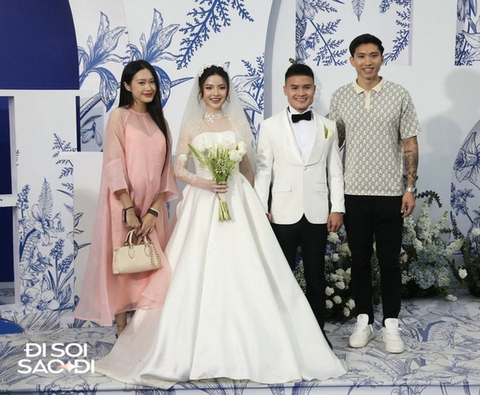 WAG thanh lịch Doãn Hải My và WAG thị phi Chu Thanh Huyền: Cuộc so kè không hồi kết phía sau sân cỏ- Ảnh 5. WAG thanh lịch Doãn Hải My và WAG thị phi Chu Thanh Huyền: Cuộc so kè không hồi kết phía sau sân cỏ- Ảnh 5.