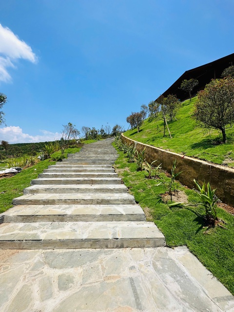 Nghệ sĩ sở hữu biệt phủ 100 tỷ ở Đồng Nai, resort 10.000 m2 ở Di Linh: “Bị soi quá thì tôi trốn” - Ảnh 4. Nghệ sĩ sở hữu biệt phủ 100 tỷ ở Đồng Nai, resort 10.000 m2 ở Di Linh: “Bị soi quá thì tôi trốn” - Ảnh 4.