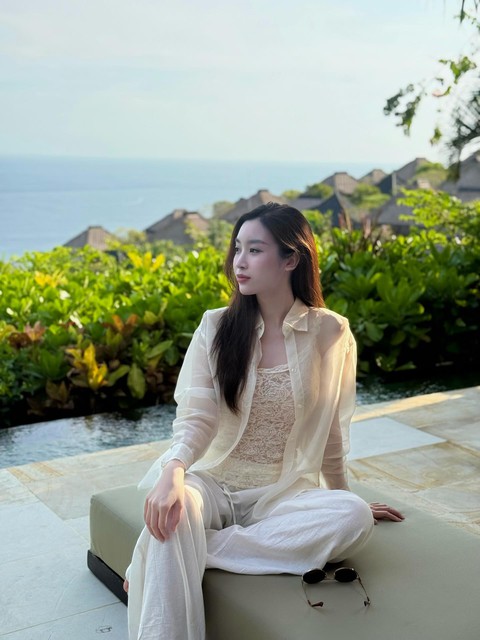 Chủ tịch Hà Nội FC tung ảnh chưa chỉnh sửa cùng Đỗ Mỹ Linh lên mạng, "dâu hào môn" lộ ngay nhan sắc thật - Ảnh 8. Chủ tịch Hà Nội FC tung ảnh chưa chỉnh sửa cùng Đỗ Mỹ Linh lên mạng, "dâu hào môn" lộ ngay nhan sắc thật - Ảnh 8.