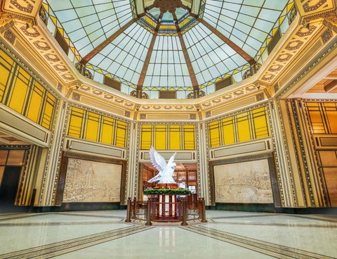 Thiếu gia sở hữu Fairmont Peace Hotel nổi tiếng xa hoa, bị đồn xuất hiện trong bộ dạng “ăn mày” là ai? - Ảnh 7. Thiếu gia sở hữu Fairmont Peace Hotel nổi tiếng xa hoa, bị đồn xuất hiện trong bộ dạng “ăn mày” là ai? - Ảnh 7.