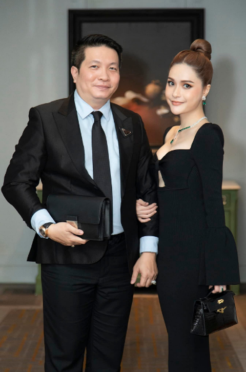 Vợ chồng đại gia quận 7 Đoàn Di Băng thông báo chính thức