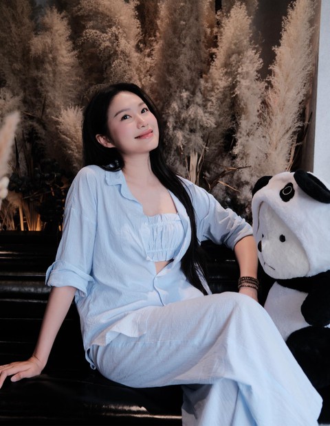 Bữa tiệc visual: Doãn Hải My khí chất "tiểu thư thành thị", đọ sắc 2 hot mom nhan sắc đỉnh nhất nhì làng bóng đá - Ảnh 4. Bữa tiệc visual: Doãn Hải My khí chất "tiểu thư thành thị", đọ sắc 2 hot mom nhan sắc đỉnh nhất nhì làng bóng đá - Ảnh 4.
