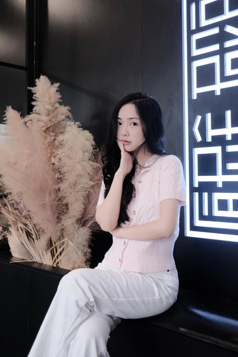 Hotgirl Bắc Giang lấy chồng cầu thủ được khen xinh nhất dàn WAGs Việt, đến Doãn Hải My còn phải thốt lên "xuất sắc"- Ảnh 2. Hotgirl Bắc Giang lấy chồng cầu thủ được khen xinh nhất dàn WAGs Việt, đến Doãn Hải My còn phải thốt lên "xuất sắc"- Ảnh 2.