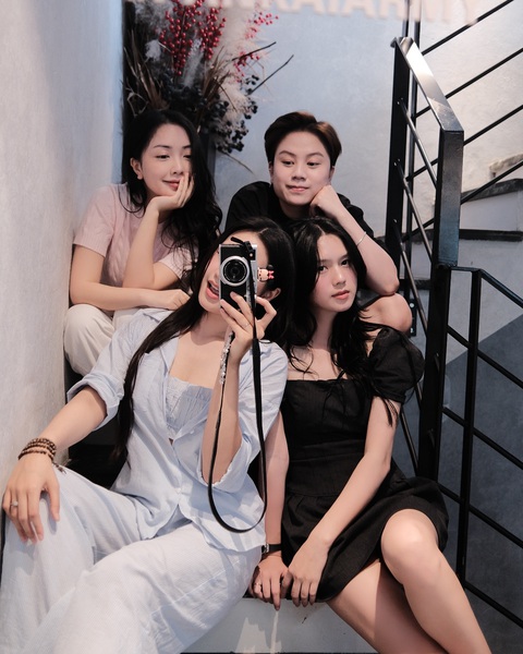 Bữa tiệc visual: Doãn Hải My khí chất "tiểu thư thành thị", đọ sắc 2 hot mom nhan sắc đỉnh nhất nhì làng bóng đá - Ảnh 11. Bữa tiệc visual: Doãn Hải My khí chất "tiểu thư thành thị", đọ sắc 2 hot mom nhan sắc đỉnh nhất nhì làng bóng đá - Ảnh 11.