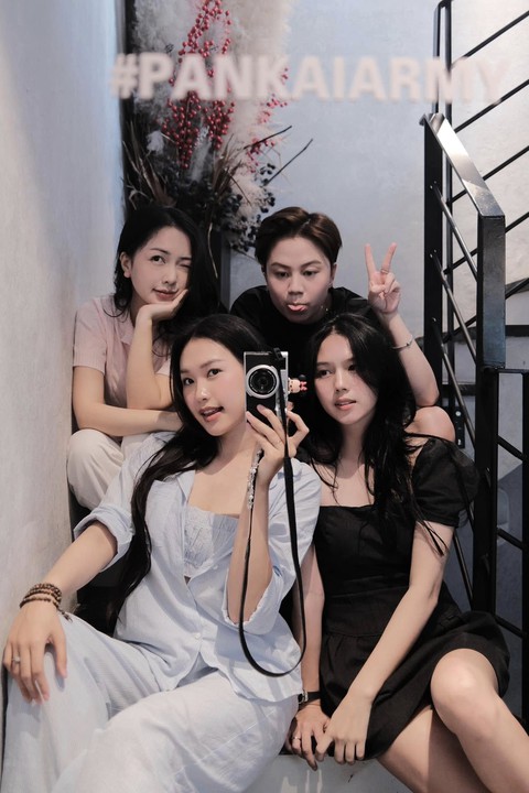 Hotgirl Bắc Giang lấy chồng cầu thủ được khen xinh nhất dàn WAGs Việt, đến Doãn Hải My còn phải thốt lên "xuất sắc"- Ảnh 3. Hotgirl Bắc Giang lấy chồng cầu thủ được khen xinh nhất dàn WAGs Việt, đến Doãn Hải My còn phải thốt lên "xuất sắc"- Ảnh 3.