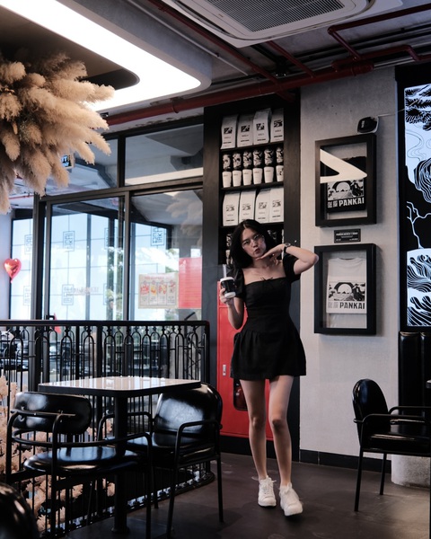 Bữa tiệc visual: Doãn Hải My khí chất "tiểu thư thành thị", đọ sắc 2 hot mom nhan sắc đỉnh nhất nhì làng bóng đá - Ảnh 8. Bữa tiệc visual: Doãn Hải My khí chất "tiểu thư thành thị", đọ sắc 2 hot mom nhan sắc đỉnh nhất nhì làng bóng đá - Ảnh 8.
