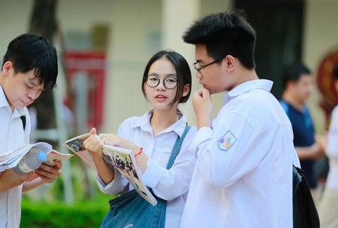Con gái bỗng đòi đi "đường tắt" khi thi vào lớp 10, bà mẹ Hà Nội lo lắng: Chiều con liệu có "hại" con không?- Ảnh 1. Con gái bỗng đòi đi "đường tắt" khi thi vào lớp 10, bà mẹ Hà Nội lo lắng: Chiều con liệu có "hại" con không?- Ảnh 1.