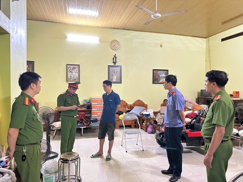 Bắt, khám xét khẩn cấp nơi ở của Lê Hoàng Thắng và Hoàng Hải Long - Ảnh 4.