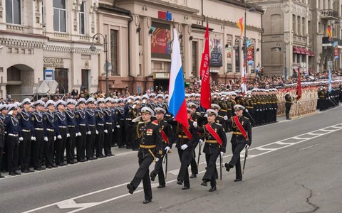Dạ yến chiêu đãi lãnh đạo 30 nước của ông Putin có gì?: Từ hương vị Nga đến lời chúc "thế hệ chiến thắng" - Ảnh 2.