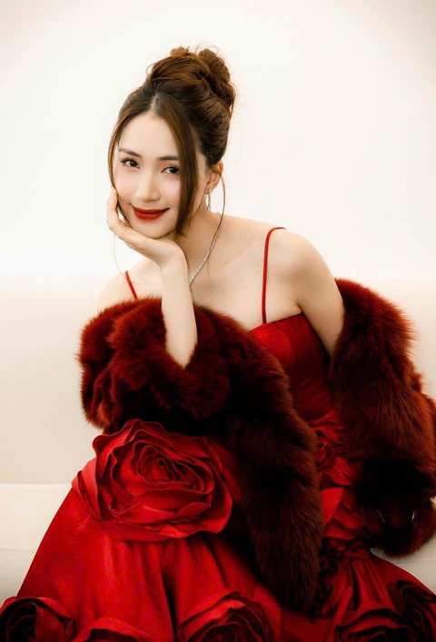 Bức hình flex độ giàu có của Hoà Minzy- Ảnh 6. Bức hình flex độ giàu có của Hoà Minzy- Ảnh 6.