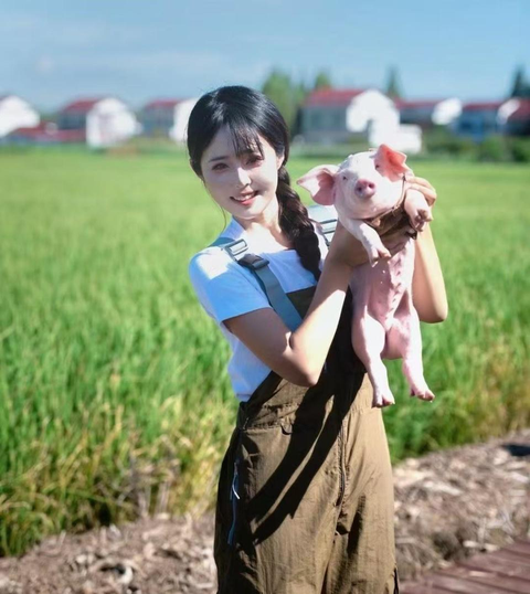 Tiếp viên hàng không nghỉ việc để làm một việc “nghe thôi đã thấy sợ”: Kiếm hơn 700 triệu trong 2 tháng - Ảnh 1.