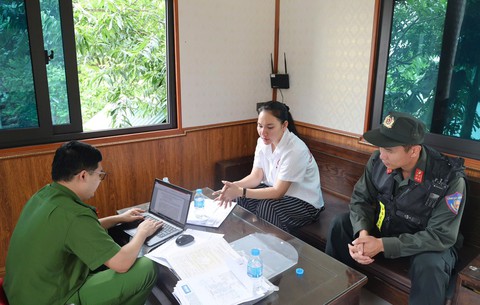 Bà trùm Vũ Thị Hường cầm đầu đường dây sản xuất thực phẩm giả thu 100 tỷ đồng, tiêu thị 1.000 tấn thịt - Ảnh 1. Bà trùm Vũ Thị Hường cầm đầu đường dây sản xuất thực phẩm giả thu 100 tỷ đồng, tiêu thị 1.000 tấn thịt - Ảnh 1.