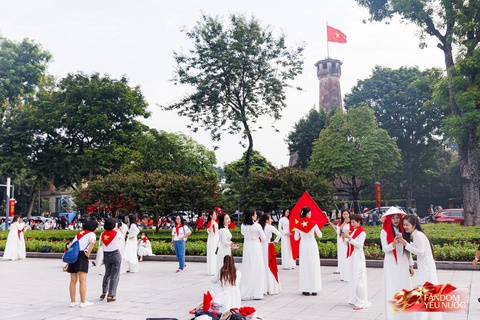 Hà Nội nắng gắt, khối yêu nước vẫn kiên trì bám trụ chỗ đẹp chờ xem tổng hợp luyện tối nay- Ảnh 31. Hà Nội nắng gắt, khối yêu nước vẫn kiên trì bám trụ chỗ đẹp chờ xem tổng hợp luyện tối nay- Ảnh 31.