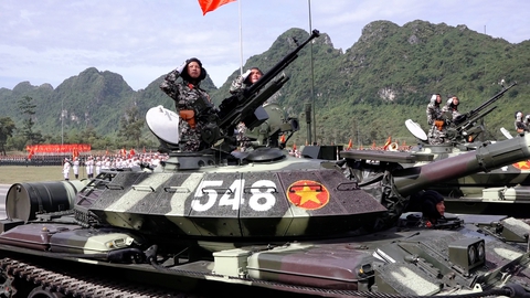 Dàn khí tài 'hùng dũng' tiến bước tại Tổng hợp luyện diễu binh lần 2: Tên lửa đạn đạo, pháo phản lực, UAV - Ảnh 3. Dàn khí tài 'hùng dũng' tiến bước tại Tổng hợp luyện diễu binh lần 2: Tên lửa đạn đạo, pháo phản lực, UAV - Ảnh 3.