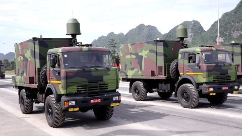 Dàn khí tài 'hùng dũng' tiến bước tại Tổng hợp luyện diễu binh lần 2: Tên lửa đạn đạo, pháo phản lực, UAV - Ảnh 18. Dàn khí tài 'hùng dũng' tiến bước tại Tổng hợp luyện diễu binh lần 2: Tên lửa đạn đạo, pháo phản lực, UAV - Ảnh 18.