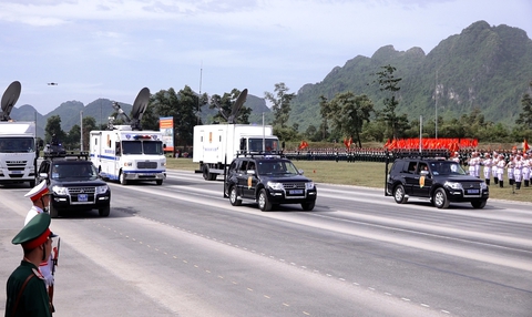 Dàn khí tài 'hùng dũng' tiến bước tại Tổng hợp luyện diễu binh lần 2: Tên lửa đạn đạo, pháo phản lực, UAV - Ảnh 21. Dàn khí tài 'hùng dũng' tiến bước tại Tổng hợp luyện diễu binh lần 2: Tên lửa đạn đạo, pháo phản lực, UAV - Ảnh 21.