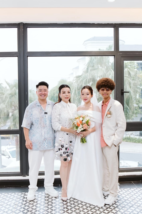 Đôi bạn ở Hà Nội bất ngờ trở thành con dâu và bố chồng, tiết lộ cách xưng hô độc lạ - Ảnh 6. Đôi bạn ở Hà Nội bất ngờ trở thành con dâu và bố chồng, tiết lộ cách xưng hô độc lạ - Ảnh 6.