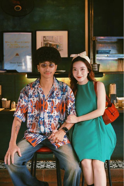 Đôi bạn ở Hà Nội bất ngờ trở thành con dâu và bố chồng, tiết lộ cách xưng hô độc lạ - Ảnh 1. Đôi bạn ở Hà Nội bất ngờ trở thành con dâu và bố chồng, tiết lộ cách xưng hô độc lạ - Ảnh 1.