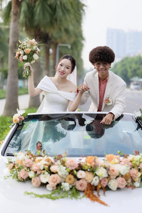 Đôi bạn ở Hà Nội bất ngờ trở thành con dâu và bố chồng, tiết lộ cách xưng hô độc lạ - Ảnh 4. Đôi bạn ở Hà Nội bất ngờ trở thành con dâu và bố chồng, tiết lộ cách xưng hô độc lạ - Ảnh 4.