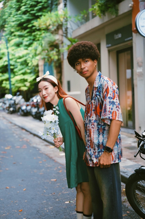 Đôi bạn ở Hà Nội bất ngờ trở thành con dâu và bố chồng, tiết lộ cách xưng hô độc lạ - Ảnh 2. Đôi bạn ở Hà Nội bất ngờ trở thành con dâu và bố chồng, tiết lộ cách xưng hô độc lạ - Ảnh 2.