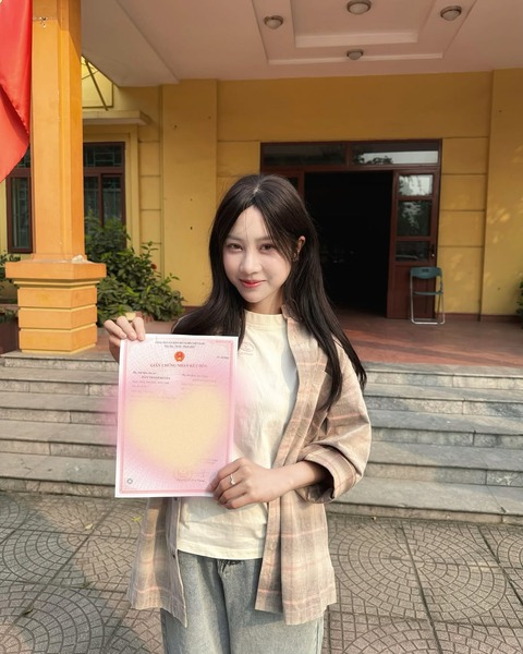 Streamer Nắng 27 tuổi mắc ung thư 2 lần, chàng IT vẫn kiên trì tỏ tình 9 lần: 