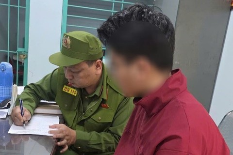 Kẻ biến thái Hà Nội quay lén tại nhà vệ sinh nữ Trung tâm phục vụ hành chính công - Ảnh 1.