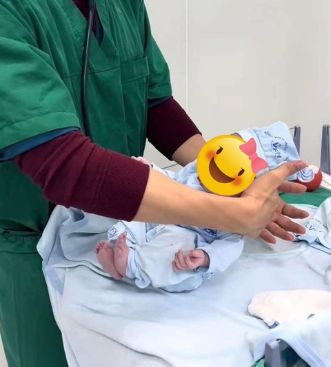 NGƯỜI ĐẦU TIÊN BẾ TRẺ CẦN KHỎE MẠNH VÀ CÓ NĂNG LƯỢNG TÍCH CỰC