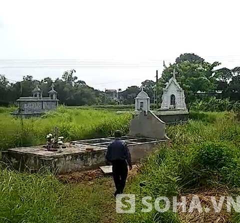 Cách trung tâm thành phố hơn 20 km, theo chân người đàn ông tên Sinh khoảng 50 tuổi, sau chiếc xe máy chở một chiếc hộp xốp trắng muốt, bên trong là những chiếc thai nhi “xấu số” đã được làm các “thủ tục” chu đáo đưa về nghĩa trang Từ Châu, Liêm Châu, Thanh Oai, Hà Nội, Cách trung tâm thành phố hơn 20 km, theo chân người đàn ông tên Sinh khoảng 50 tuổi, sau chiếc xe máy chở một chiếc hộp xốp trắng muốt, bên trong là những chiếc thai nhi “xấu số” đã được làm các “thủ tục” chu đáo đưa về nghĩa trang Từ Châu, Liêm Châu, Thanh Oai, Hà Nội,