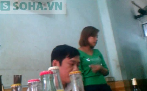 Cần tẩy chay những quán ăn kiểu như thế này để trả về một Hà Nội thanh lịch. Cần tẩy chay những quán ăn kiểu như thế này để trả về một Hà Nội thanh lịch.