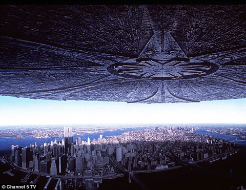 Đám mây khổng lồ có hình lạ như UFO xuất hiện tại Mỹ