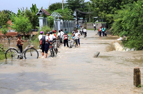 Ninh Thuận vẫn đang mưa lớn, dự báo lũ sẽ dữ dội - Ảnh 2. Ninh Thuận vẫn đang mưa lớn, dự báo lũ sẽ dữ dội - Ảnh 2.