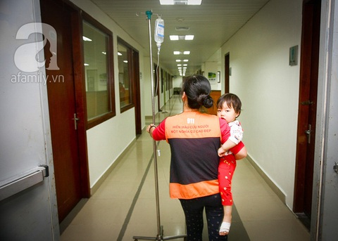 Rưng rưng nụ cười của những bệnh nhi ở nơi mà máu còn quý hơn cơm ăn áo mặc - Ảnh 15. Rưng rưng nụ cười của những bệnh nhi ở nơi mà máu còn quý hơn cơm ăn áo mặc - Ảnh 15.
