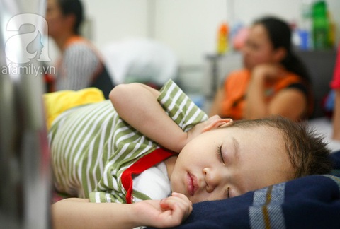 Rưng rưng nụ cười của những bệnh nhi ở nơi mà máu còn quý hơn cơm ăn áo mặc - Ảnh 3. Rưng rưng nụ cười của những bệnh nhi ở nơi mà máu còn quý hơn cơm ăn áo mặc - Ảnh 3.