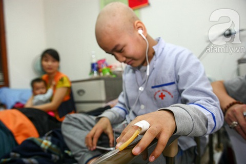 Rưng rưng nụ cười của những bệnh nhi ở nơi mà máu còn quý hơn cơm ăn áo mặc - Ảnh 10. Rưng rưng nụ cười của những bệnh nhi ở nơi mà máu còn quý hơn cơm ăn áo mặc - Ảnh 10.