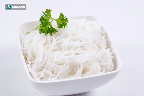 Chuyên gia Vũ Thế Thành: Chỉ cần 1 chiếc đèn pin, có thể phân biệt bún sạch, bún bẩn - Ảnh 2. Chuyên gia Vũ Thế Thành: Chỉ cần 1 chiếc đèn pin, có thể phân biệt bún sạch, bún bẩn - Ảnh 2.