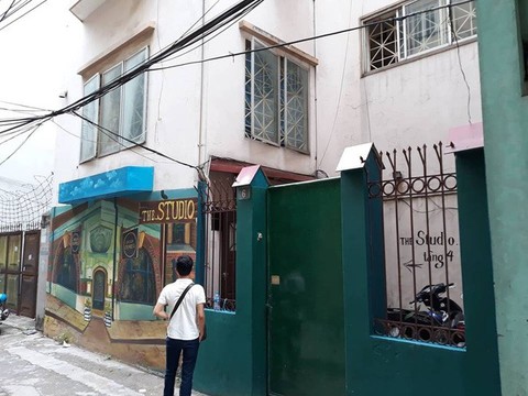 Người thân, bạn bè đau xót tiễn đưa nữ sinh ĐH Sân khấu Điện ảnh về nơi an nghỉ cuối cùng - Ảnh 4. Người thân, bạn bè đau xót tiễn đưa nữ sinh ĐH Sân khấu Điện ảnh về nơi an nghỉ cuối cùng - Ảnh 4.