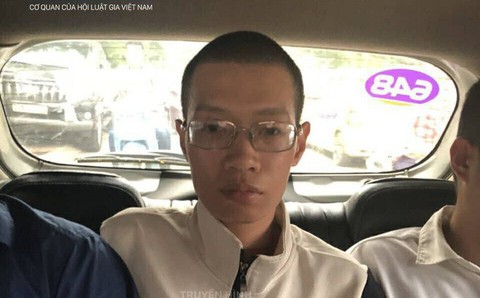 Người thân, bạn bè đau xót tiễn đưa nữ sinh ĐH Sân khấu Điện ảnh về nơi an nghỉ cuối cùng - Ảnh 5. Người thân, bạn bè đau xót tiễn đưa nữ sinh ĐH Sân khấu Điện ảnh về nơi an nghỉ cuối cùng - Ảnh 5.