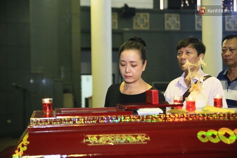 Thị Nở Đức Lưu và loạt nghệ sĩ Việt rơi nước mắt tiễn biệt Chí Phèo Bùi Cường - Ảnh 11. Thị Nở Đức Lưu và loạt nghệ sĩ Việt rơi nước mắt tiễn biệt Chí Phèo Bùi Cường - Ảnh 11.