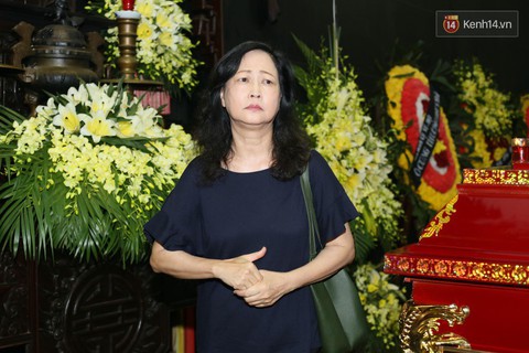 Thị Nở Đức Lưu và loạt nghệ sĩ Việt rơi nước mắt tiễn biệt Chí Phèo Bùi Cường - Ảnh 6. Thị Nở Đức Lưu và loạt nghệ sĩ Việt rơi nước mắt tiễn biệt Chí Phèo Bùi Cường - Ảnh 6.